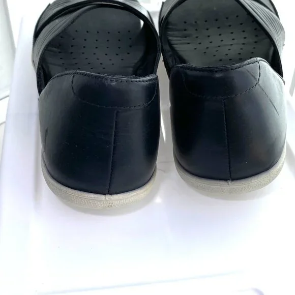 Ecco Sz 39 Black Sandals Flats with heel NWOT - Picture 6 of 7